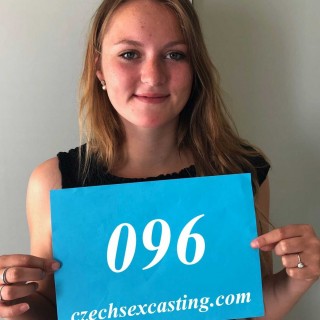 Сучку на кастинге долбит здоровый конец