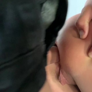 На улице имеет девушку в жопу и ротик