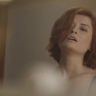 Черный огромный конец чпокнул красотку