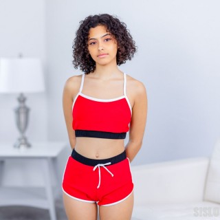 Кудрявую молоденькую деваху имеет пацан