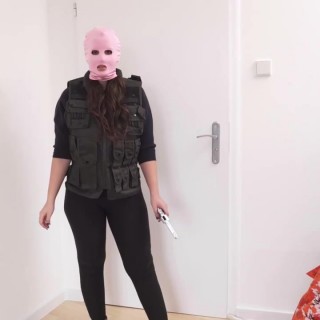 Сучка с большой попкой круто трахается